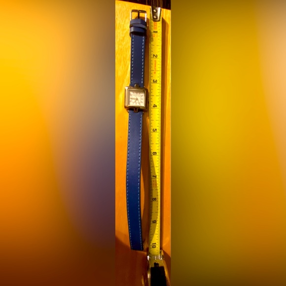 Cold water Creek ladies wrist watch. Genuine leather band. - Picture 6 of 6